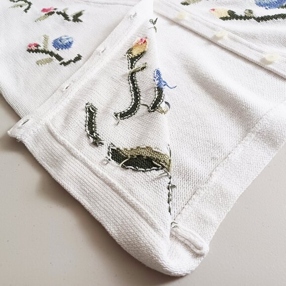 Tabi International Floral Knit V-neck Cardigan - Picture 8 of 15